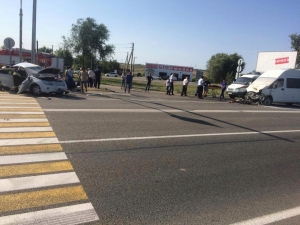В столкновении легковушки с маршруткой Ставрополь-Светлоград погибли двое, семеро пострадали