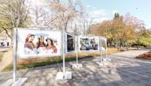 На главной площади Пятигорска развернулась фотовыставка «Единство в объективе»