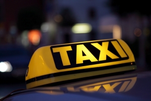 На Ставрополье неблагодарный клиент отобрал у таксиста машину