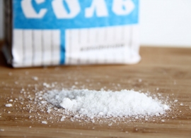 Ученые заявили, что лишняя соль ведет к слабоумию