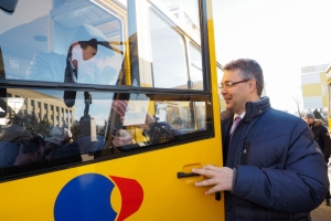 Губернатор Ставрополья «порулил» автобусом №18