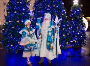 В центре Ставрополя 16 декабря зажегся новогодний ёлочный лес