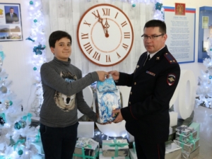 На Ставрополье для детей погибших полицейских организовали новогодние мероприятия