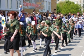 Детсадовцы Ставрополя промаршировали на параде и представили военную технику