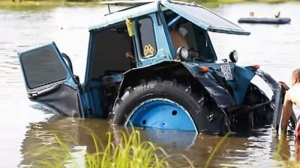 На Ставрополье тракторист погиб, упав в озеро