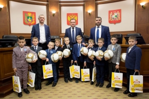 В Ставрополе Иван Ульянченко встретился с юными футбольными талантами