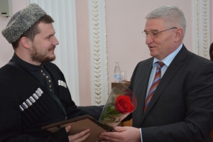 В Ставрополе поблагодарили самых умелых казаков-рубщиков шашкой