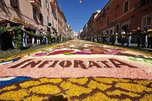 Праздник цветов в городах Италии очень любят туристы