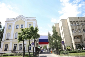 Окна тысячи ставропольских зданий снова украсил российский триколор