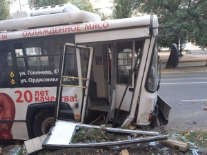 В Ставрополе троллейбус под управлением женщины попал в ДТП