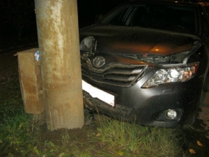 Автоледи в Ставрополе врезалась в столб и сбежала с места ДТП