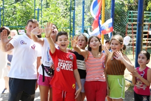 День флага России пришел во многие ставропольские дворы