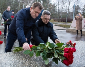 Иван Ульянченко возложил цветы к памятнику погибших в локальных конфликтах