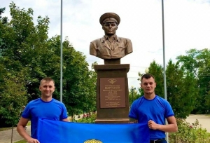 Спасатели своими силами на Ставрополье установили памятник Василию Маргелову
