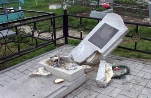 В Пятигорске вандалы разгромили старые казачьи захоронения