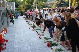 Цветы к монументу возложили в Михайловске 22 июня 2016 г.