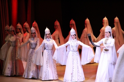 Государственный ансамбль Адыгеи «Нальмэс» познакомил ставропольцев с красотой черкесского танца