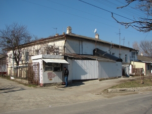 Вид на здание бывшей почтовой конторы со стороны ул. Кавалерийской