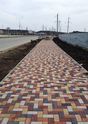 В Ставрополе завершается строительство нового тротуара у диагностического центра