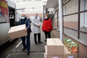 Детям медиков из «красных зон» Пятигорска передали подарки к Новому году