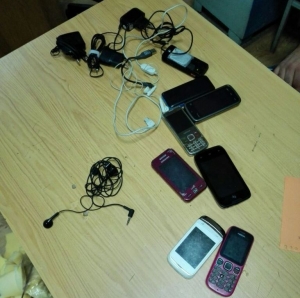 На Ставрополье сотрудники колонии задержали перебросчиков телефонов