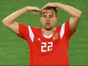 Украинский футболист скопировал «армейский» жест Дзюбы