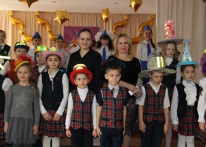В Пятигорске школьники презентовали световозвращающие шляпки