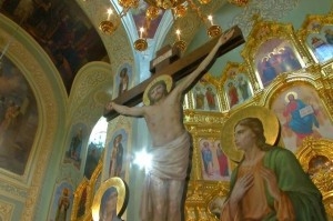В Ставрополе крест из Иерусалима перенесли из Казанского собора в Крестовоздвиженский храм