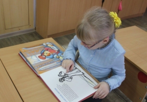 На Ставрополье детям с нарушениями зрения подарили уникальные книжки