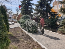 В пятигорском сквере им. Льва Толстого начали озеленение