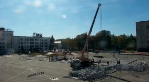 В Ставрополе начали установку ледового катка на площади Ленина