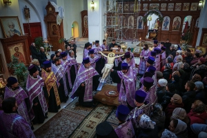 В Ставрополе освященный в Иерусалиме крест перенесли в Казанский собор