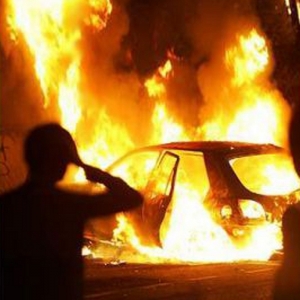 На площади 200-летия в Ставрополе загорелся автомобиль