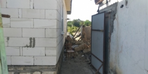 В Буденновске при обрушении саманной стены погиб мужчина