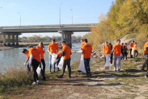 В Невинномысске студенты собрали 50 мешков в ходе акции Каскада Кубанских ГЭС «оБЕРЕГАй!»
