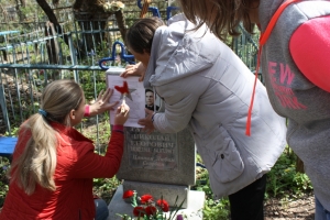 В Ставрополе активисты навели порядок на могилах ветеранов