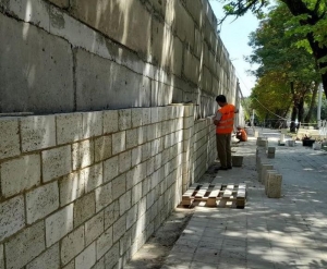 Реконструкцию подпорной стены на проспекте Карла Маркса Ставрополя завершат в сентябре