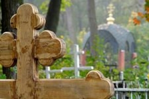 На Ставрополье задержали промышляющих на кладбище вандалов