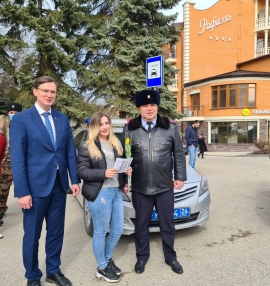 Глава Железноводска поздравил автоледи в честь 8 марта