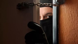 В Ставрополе грабители проникли в дом через незапертую дверь