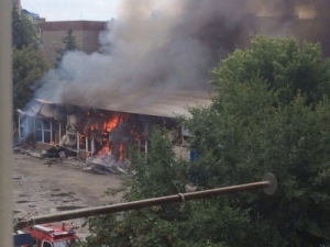 В Черкесске пожар почти уничтожил рынок