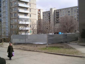 На проспекте Юности в Ставрополе автомобиль сбил дедушку и внука