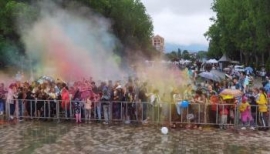Купальный сезон на Новопятигорском озере открыла большая пляжная вечеринка «Краски лета»