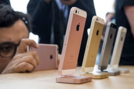 iPhone SE выиграл гонку продаж в России