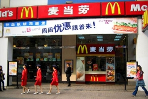 В Китае в Макдональдс поставляли просроченное мясо 