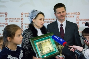 Победительница в номинации «Женщина - хранительница семейного очага» в городском конкурсе «Женщина года» 2015 года Ирина Широбокова