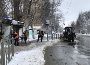 В Ставрополе дорожники в течение всей ночи расчищали улицы от снега