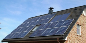 Солнечные батареи сократили расходы жильцов за общий свет в 150 раз