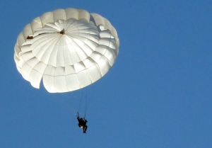 В Ставрополе кадеты-ермоловцы освоили прыжки с парашютом