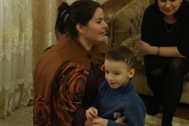 Жительница Махачкалы усыновила трех инвалидов из Астрахани